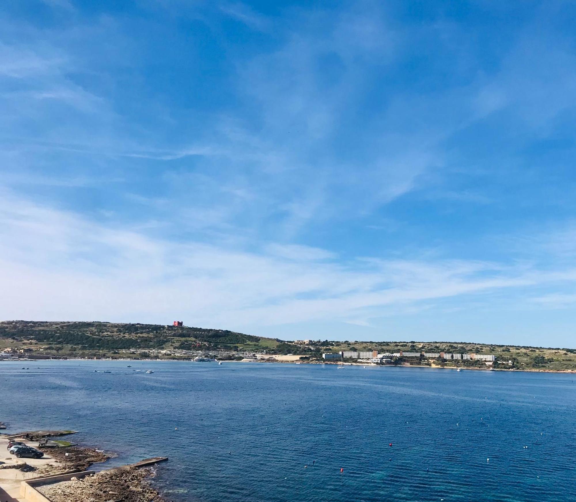Vakantiehuis Seafront Maisonette Ocean Views & Terrace Mellieħa