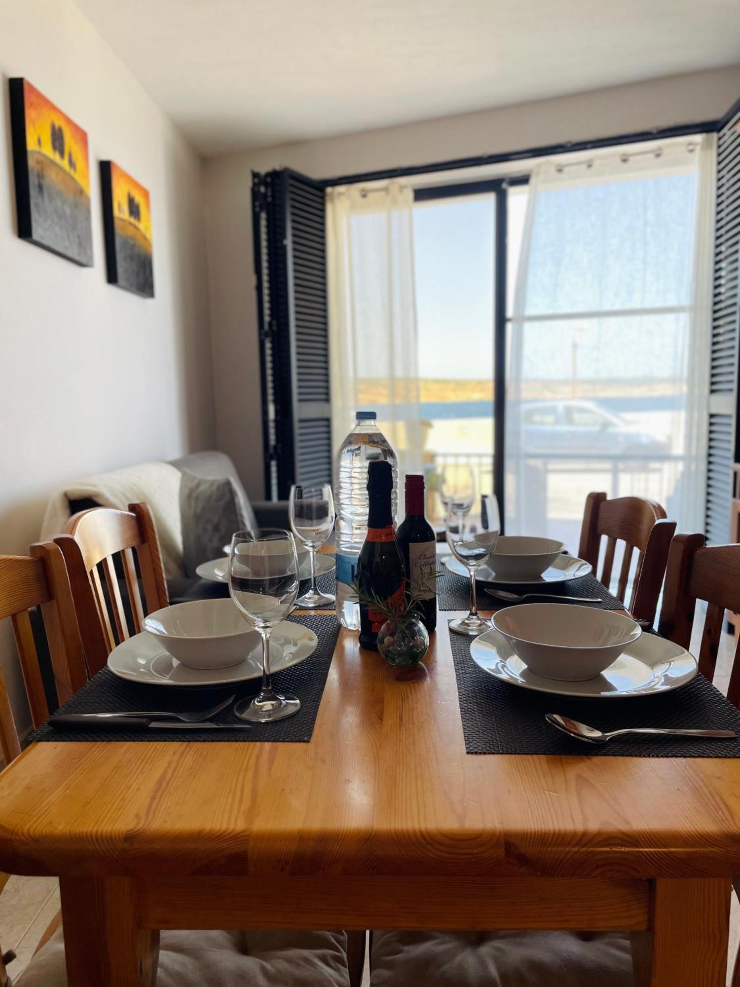 Seafront Maisonette Ocean Views & Terrace Vakantiehuis Mellieħa