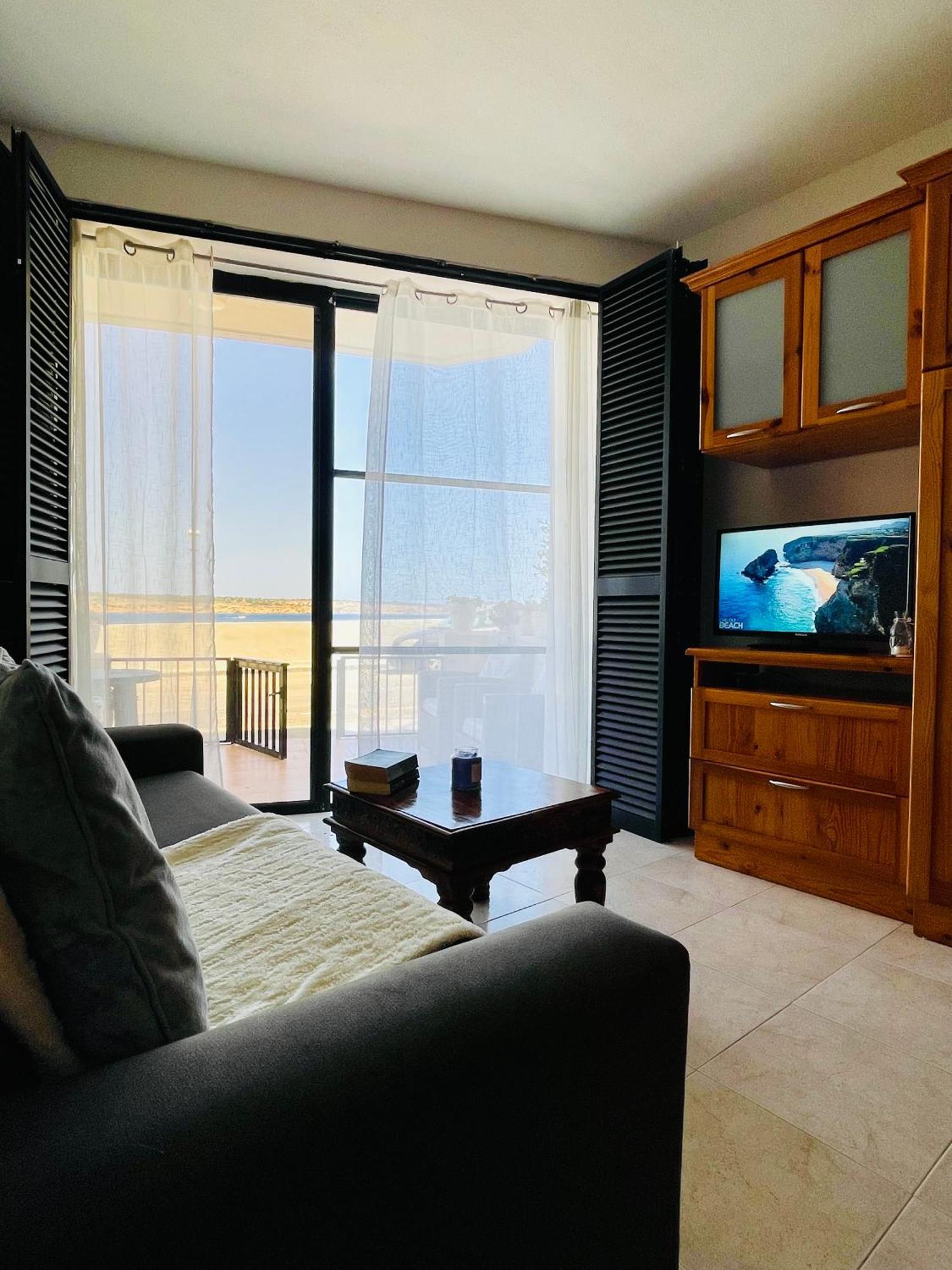 Seafront Maisonette Ocean Views & Terrace