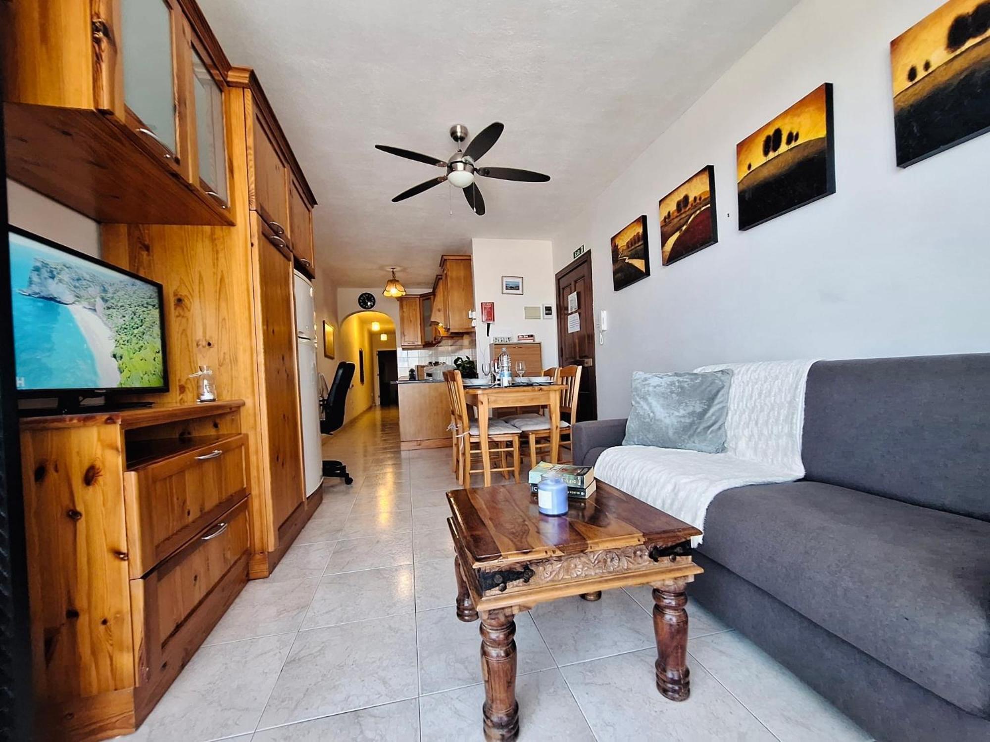 Seafront Maisonette Ocean Views & Terrace Vakantiehuis *